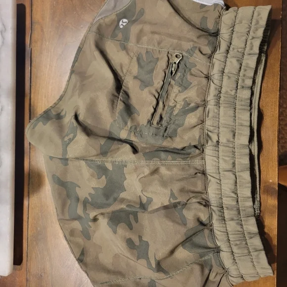 Lululemon Hotty Hot Short Savasana Camo Fatigue Green Size 4 - Picture 6 of 8